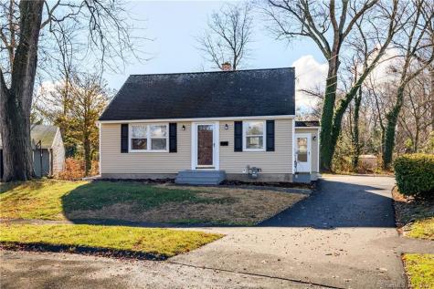 15 Lynn Circle Naugatuck CT 06770