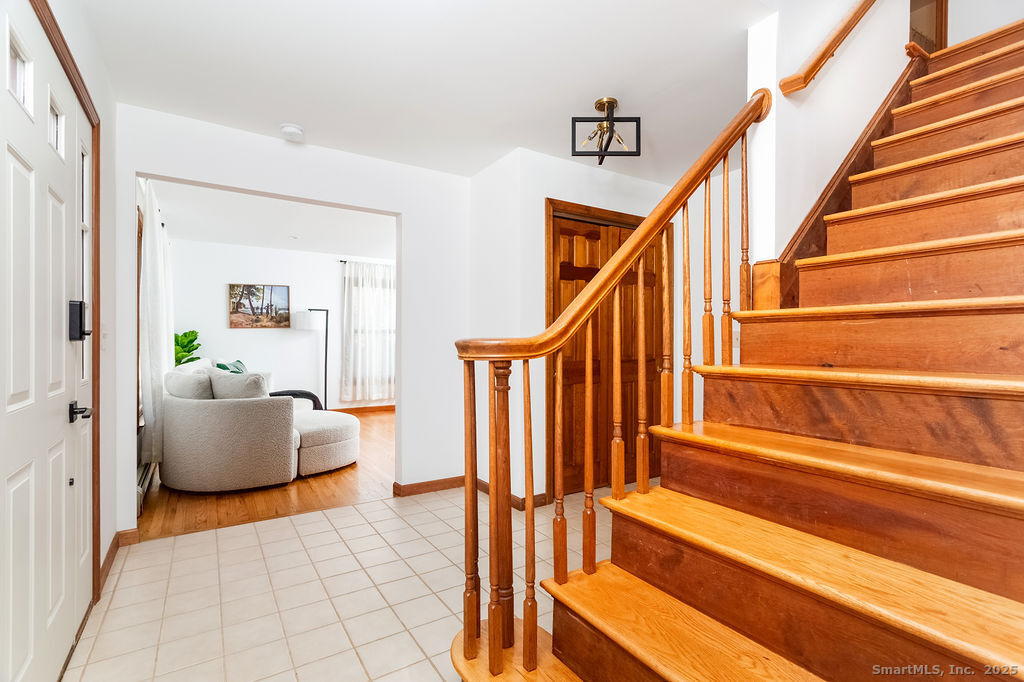 8 Phoebee Lane Brookfield CT 06804