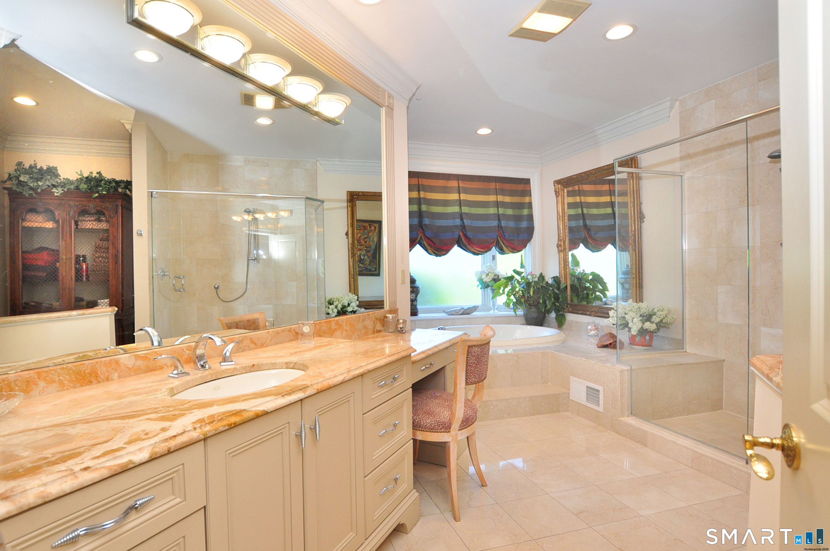 2 Schuyler Lane Bloomfield CT 06002