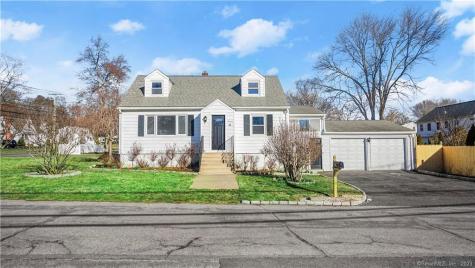 13 Bond Street Fairfield CT 06825