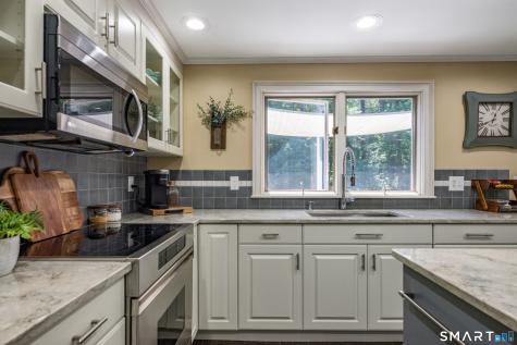 63 Brookmoor Road Avon CT 06001