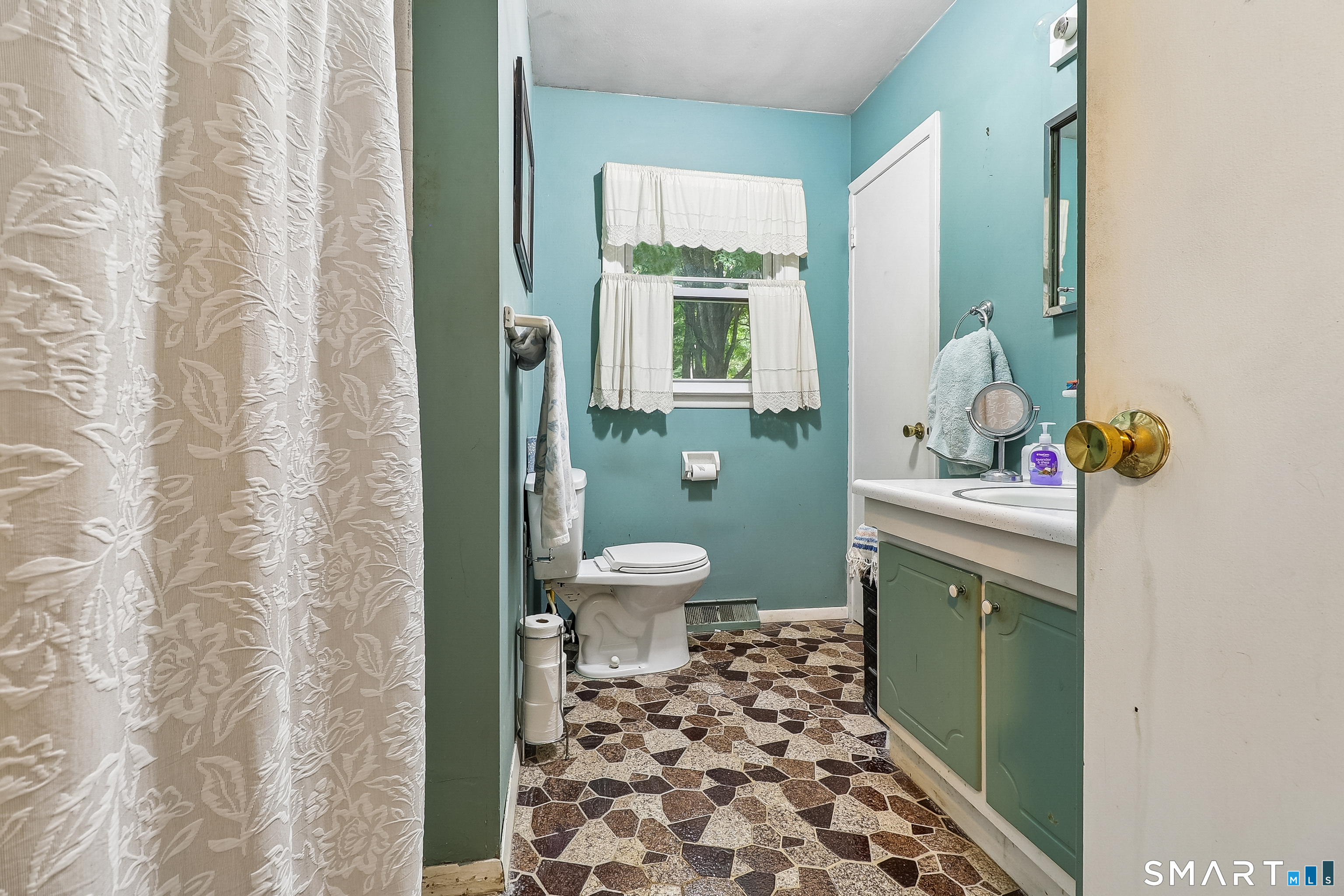 9 Joan Drive Newtown CT 06470