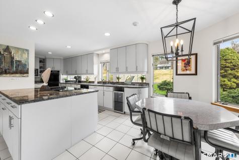 25 Surrey Drive Cheshire CT 06410