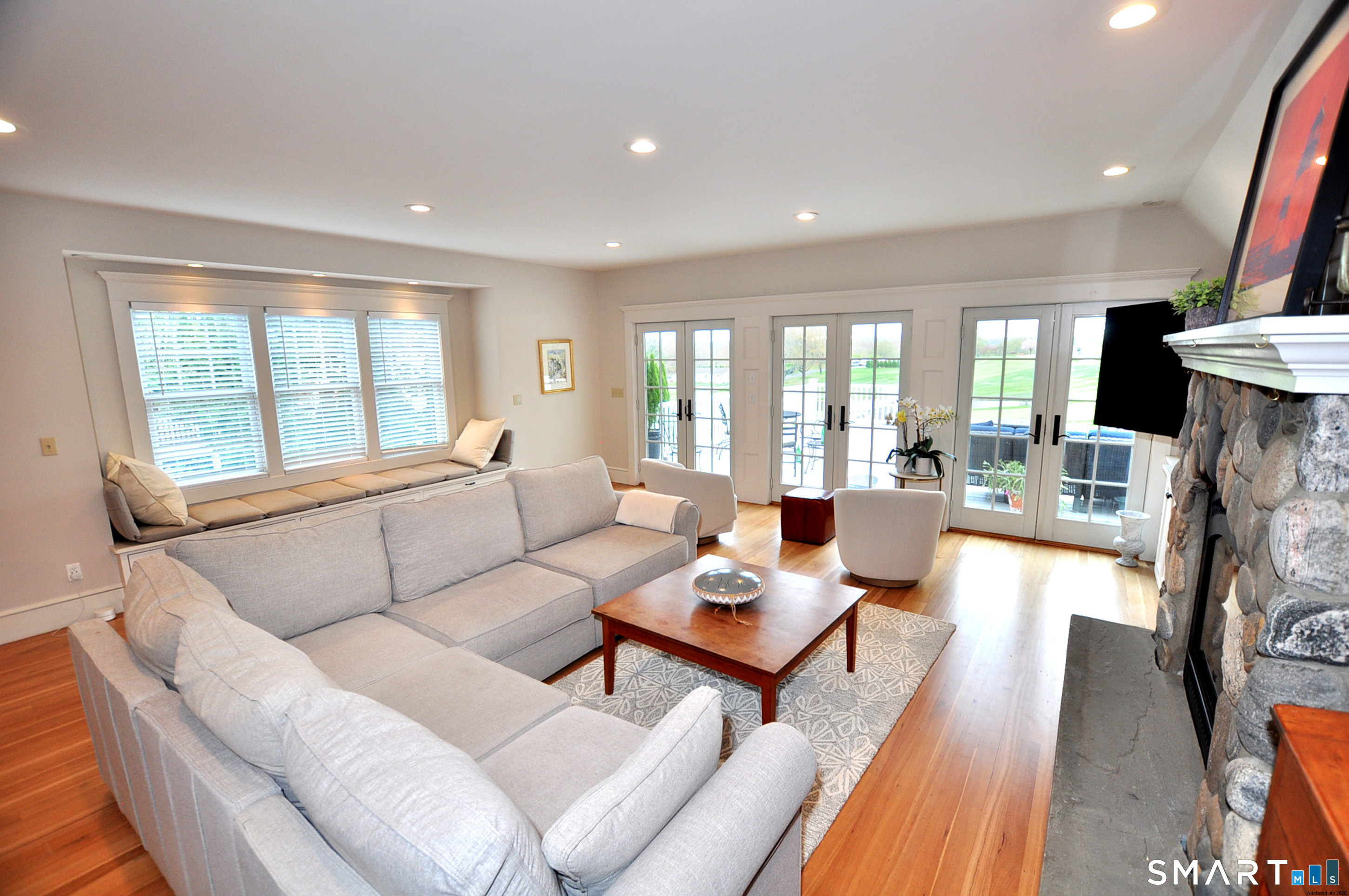 371 North Main Street Suffield CT 06078