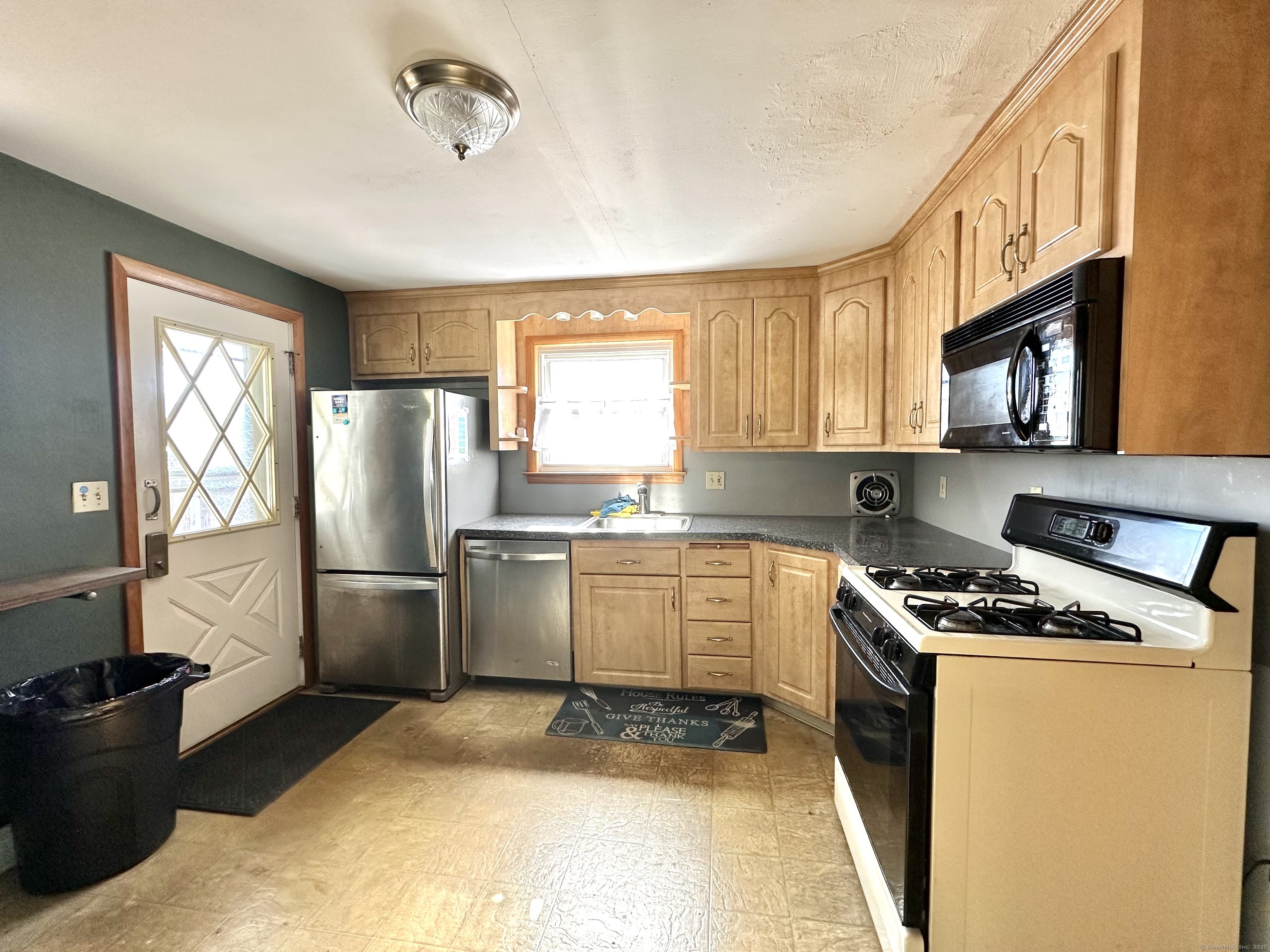 10 Kenyon Place East Hartford CT 06108