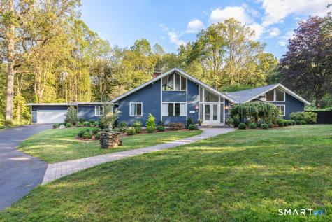 5 Mohawk Lane Woodbridge CT 06525