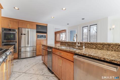5 Mohawk Lane Woodbridge CT 06525