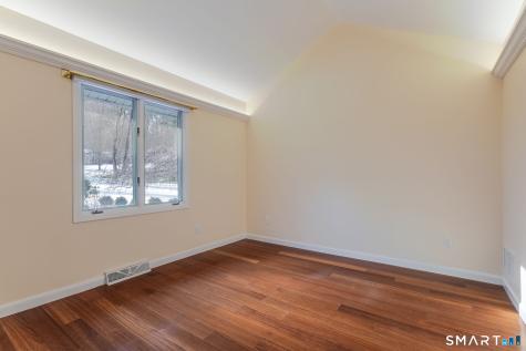 5 Mohawk Lane Woodbridge CT 06525
