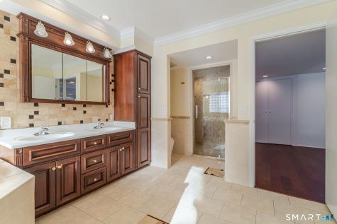 5 Mohawk Lane Woodbridge CT 06525