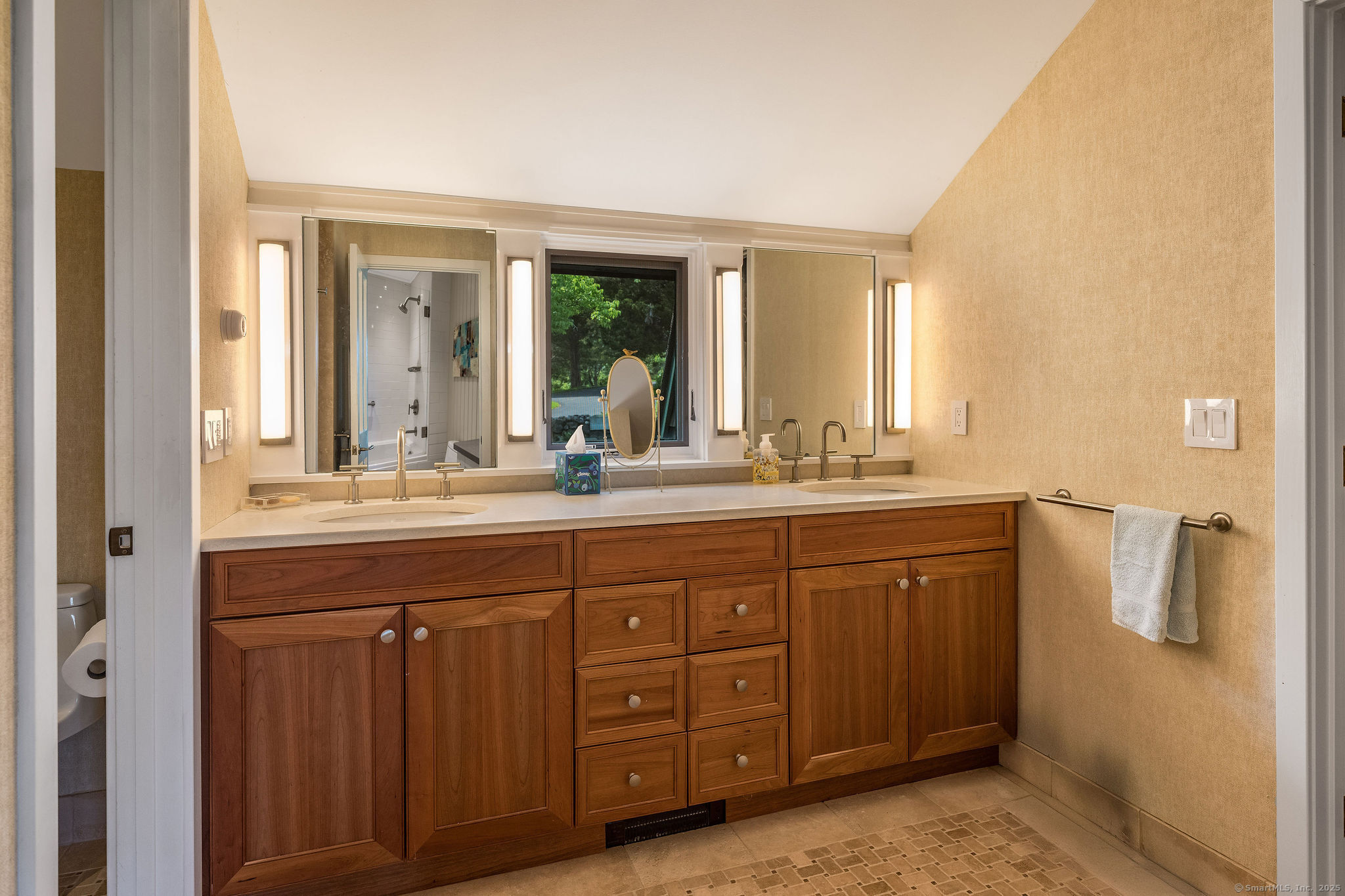 77 East Wharf Road Madison CT 06443