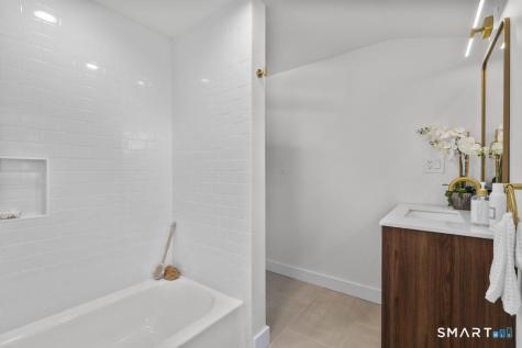 178 South Montowese Street Branford CT 06405