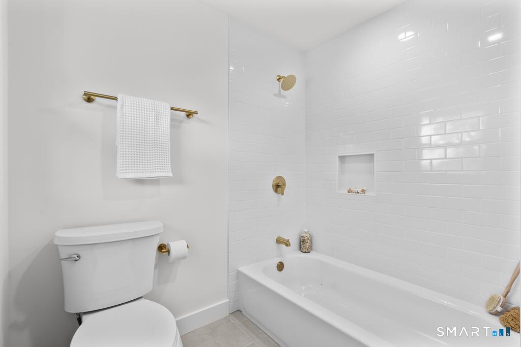 178 South Montowese Street Branford CT 06405