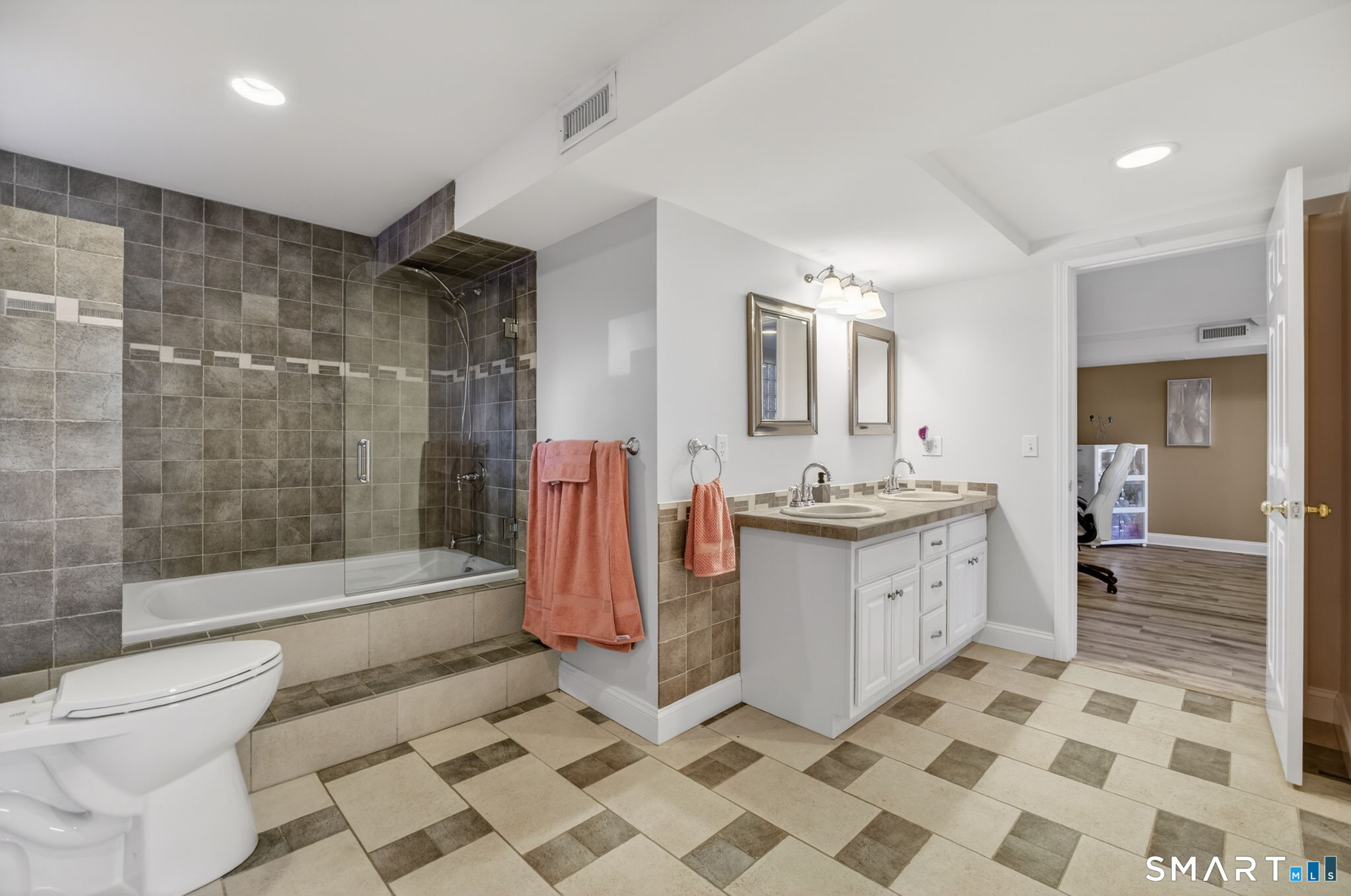 47 Oswegatchie Hills Road East Lyme CT 06357