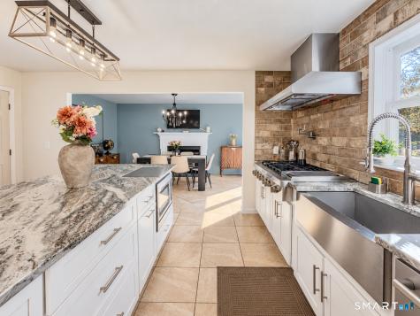 39 Regency Hill Waterbury CT 06708