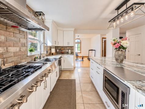 39 Regency Hill Waterbury CT 06708