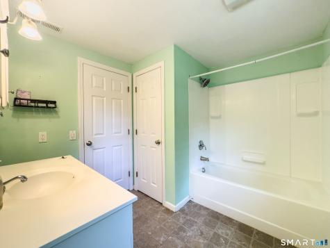 82 Sande Avenue Waterbury CT 06710