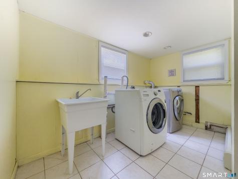 82 Sande Avenue Waterbury CT 06710