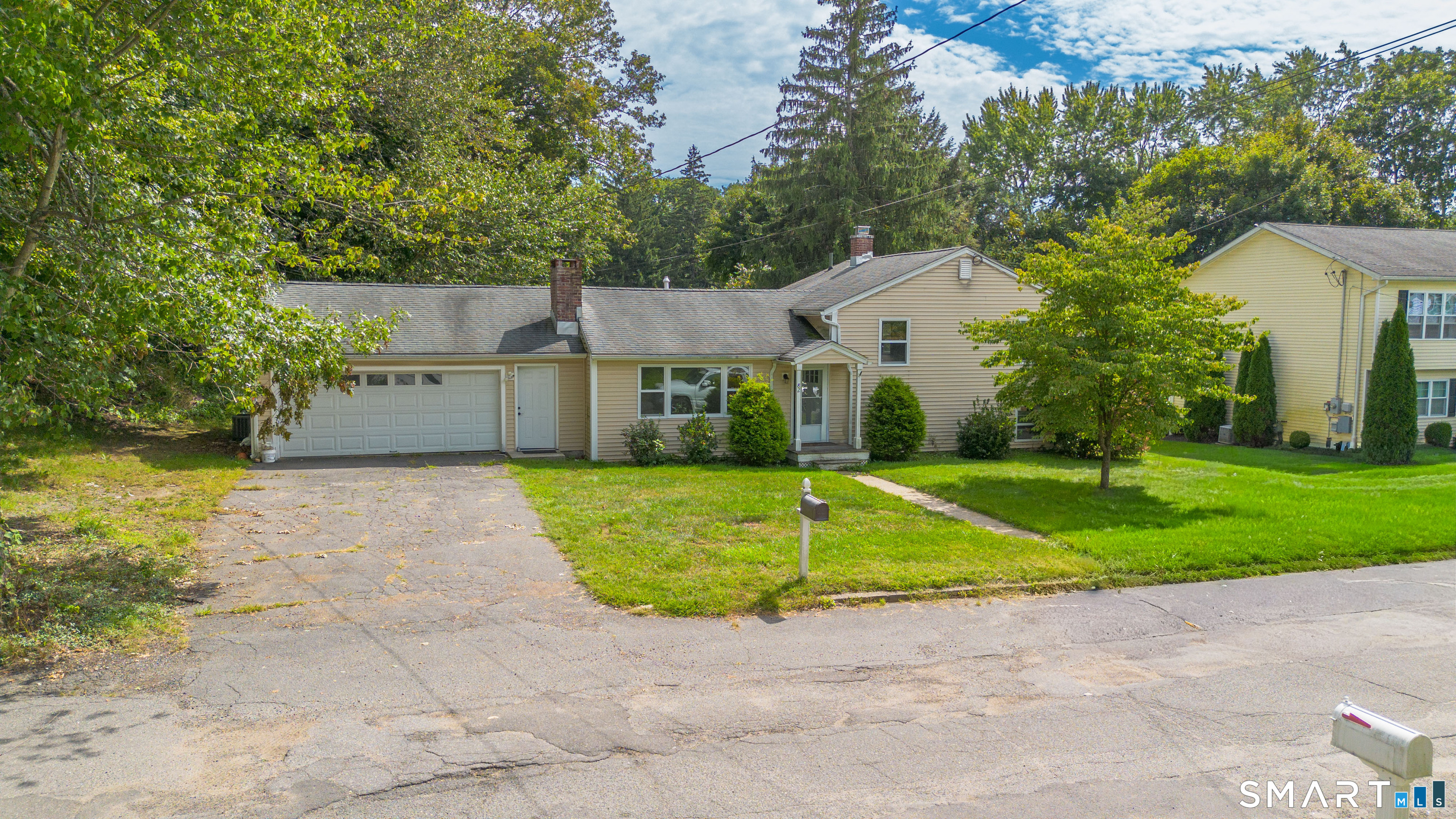82 Sande Avenue Waterbury CT 06710