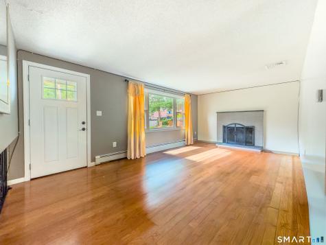 82 Sande Avenue Waterbury CT 06710