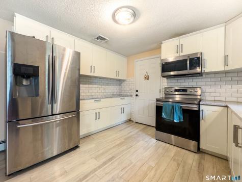 82 Sande Avenue Waterbury CT 06710