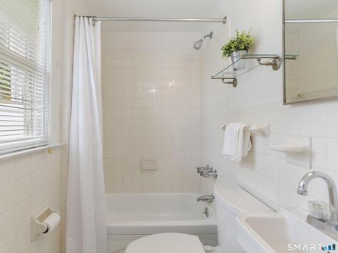 8 Parkland Place Milford CT 06460