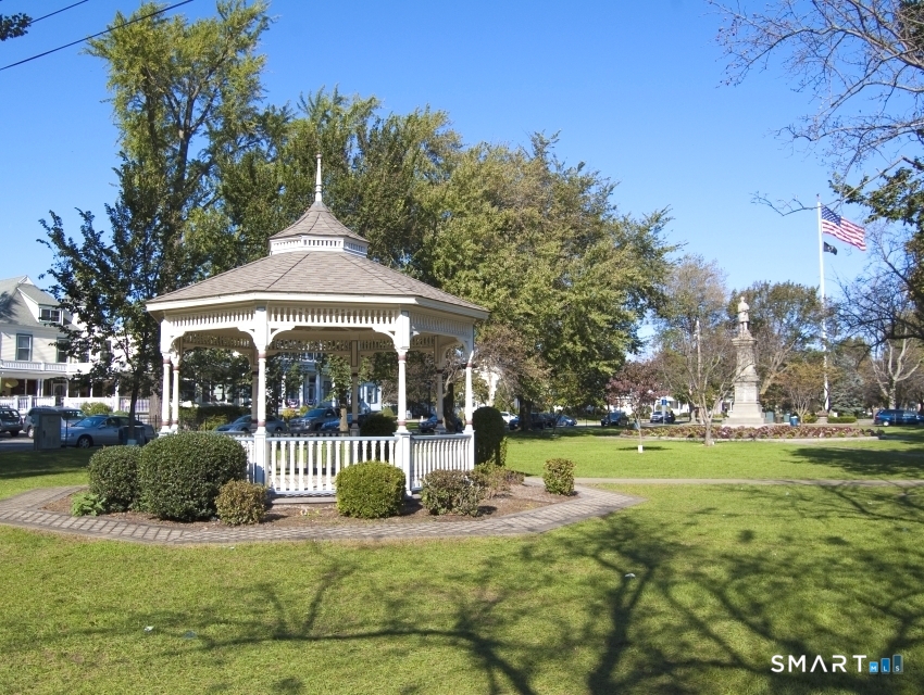 8 Parkland Place Milford CT 06460
