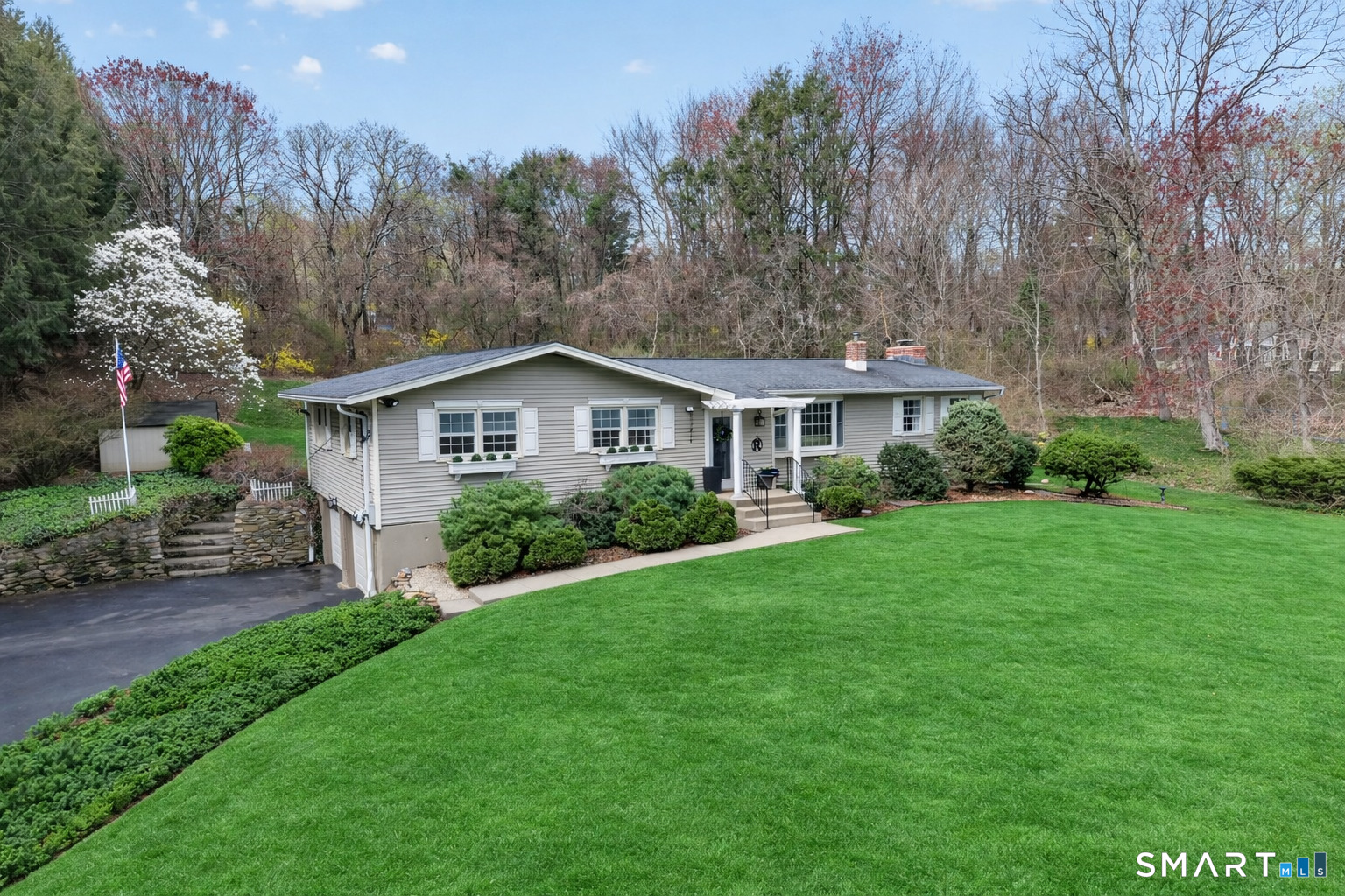 9 Round Hill Drive Monroe CT 06468