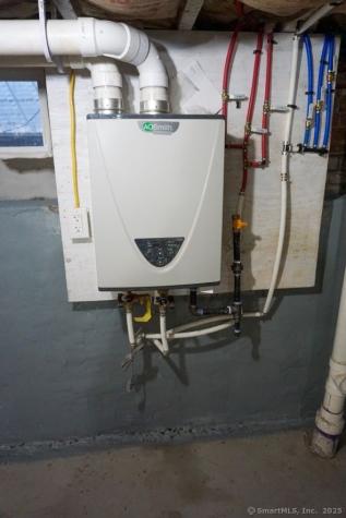 39 South Whitney Street Hartford CT 06106