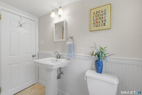 15 Edmund Place West Hartford CT 06119