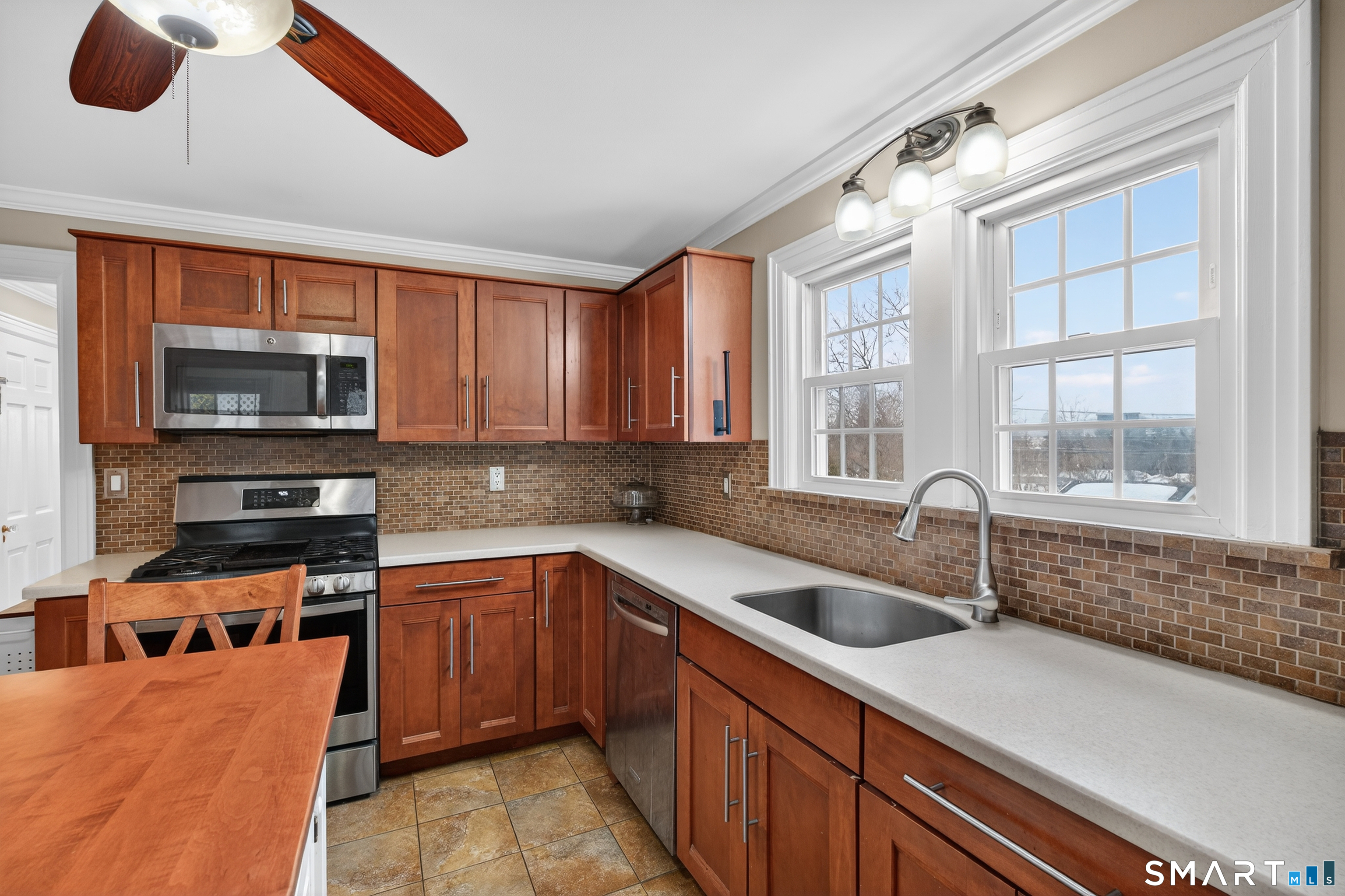 10 Hammer Place Branford CT 06405