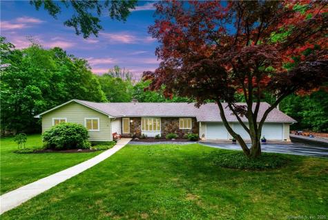 41 Stone Manor Drive Milford CT 06461