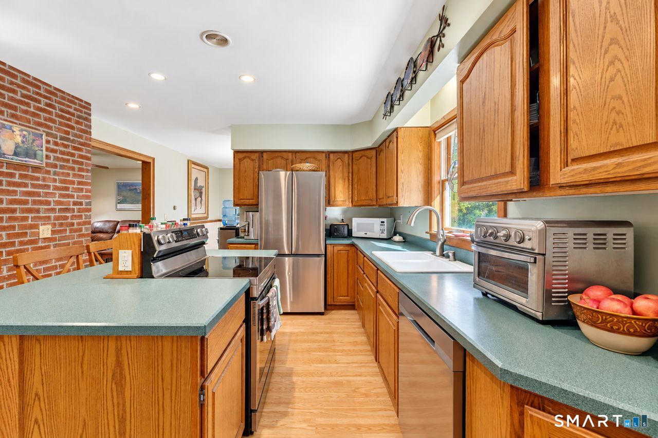 53 Ancient Highway Oxford CT 06478
