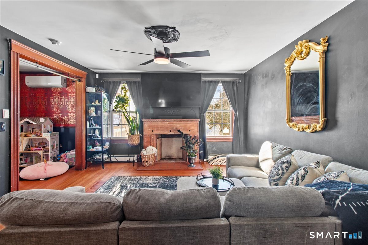 25 Seward Street Putnam CT 06260