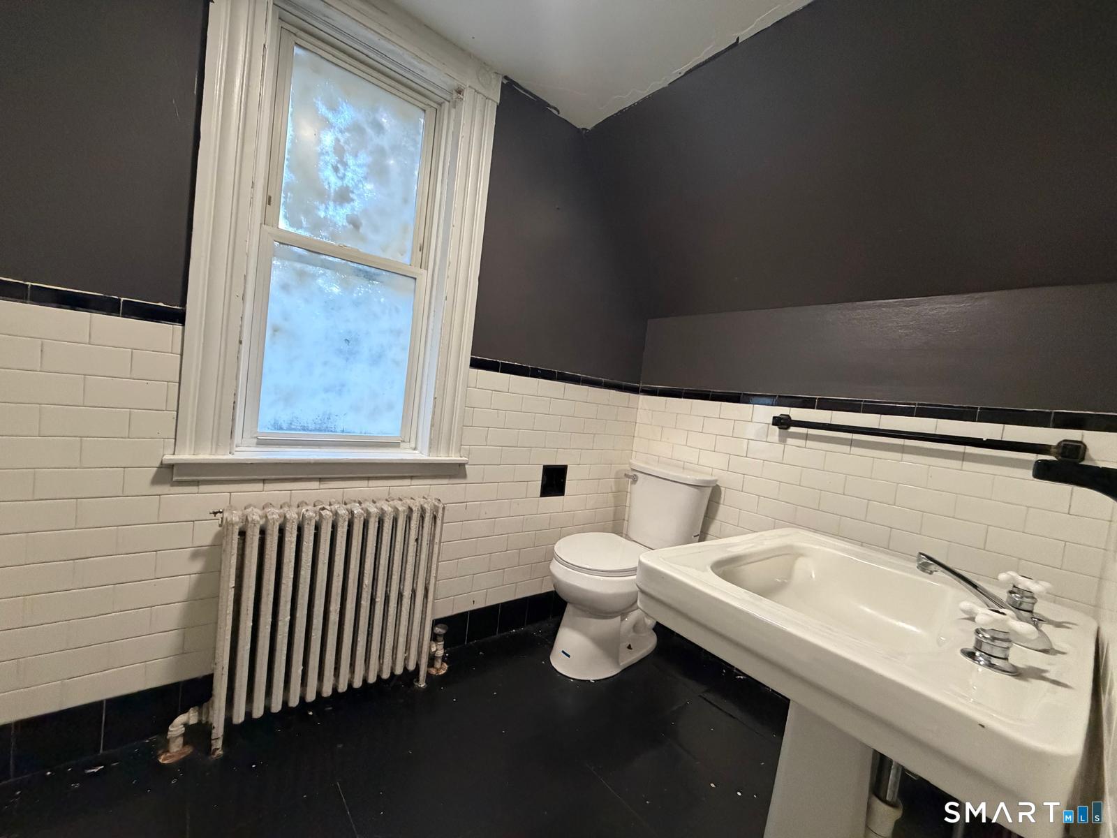 35 Edgehill Avenue Waterbury CT 06704