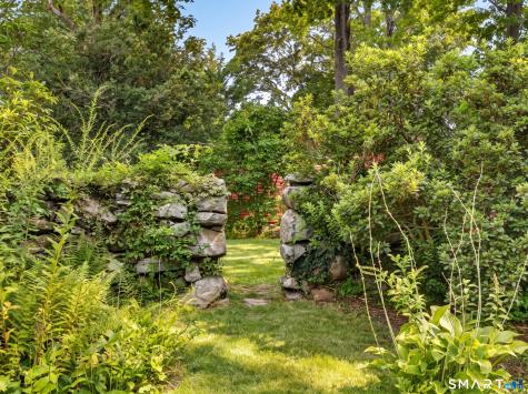 239 Ocean Avenue New London CT 06320