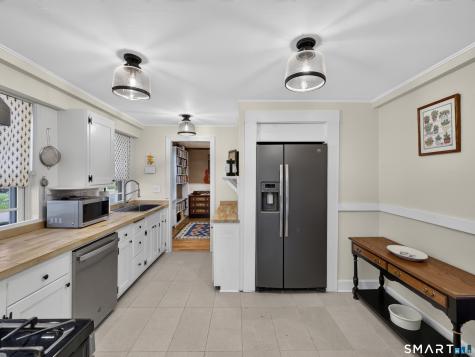 239 Ocean Avenue New London CT 06320