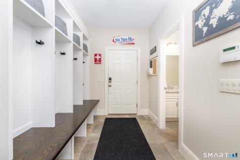 94 Lofgren Road Avon CT 06001