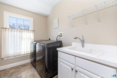 94 Lofgren Road Avon CT 06001
