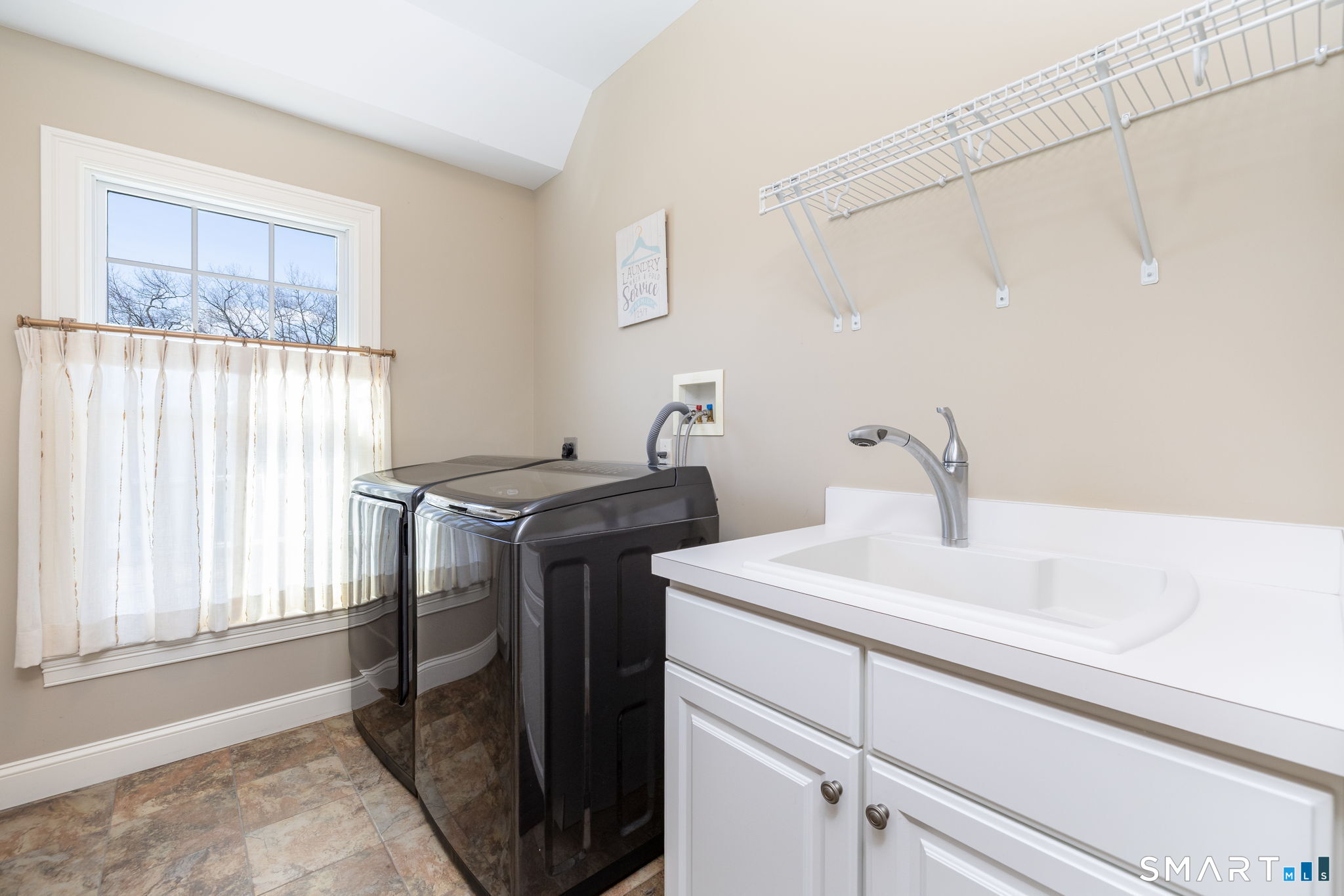 94 Lofgren Road Avon CT 06001