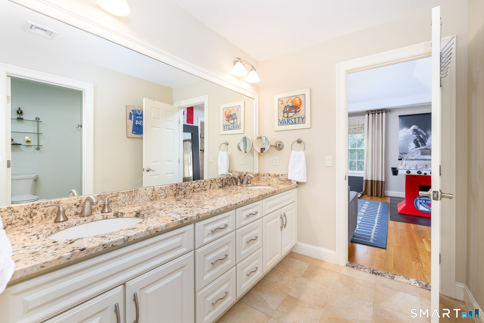 94 Lofgren Road Avon CT 06001