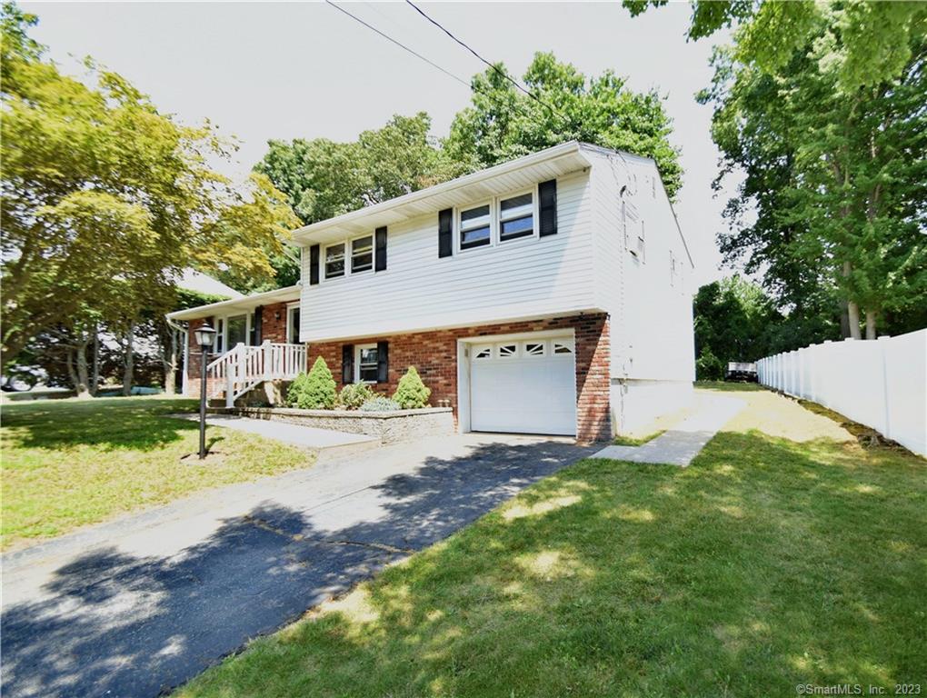 41 Debbie Lane Naugatuck CT 06770