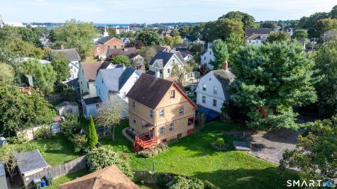 17 Borodell Place New London CT 06320