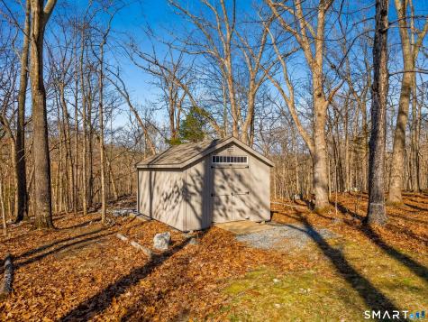 25 Lake Of Isles Road Preston CT 06365