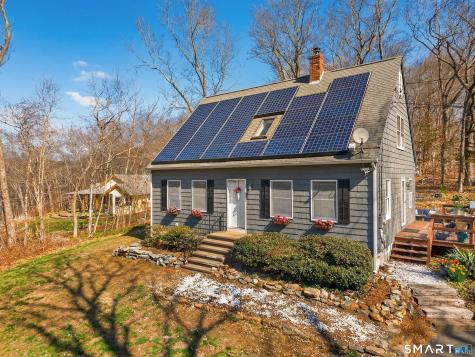 25 Lake Of Isles Road Preston CT 06365