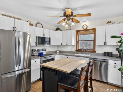25 Lake Of Isles Road Preston CT 06365