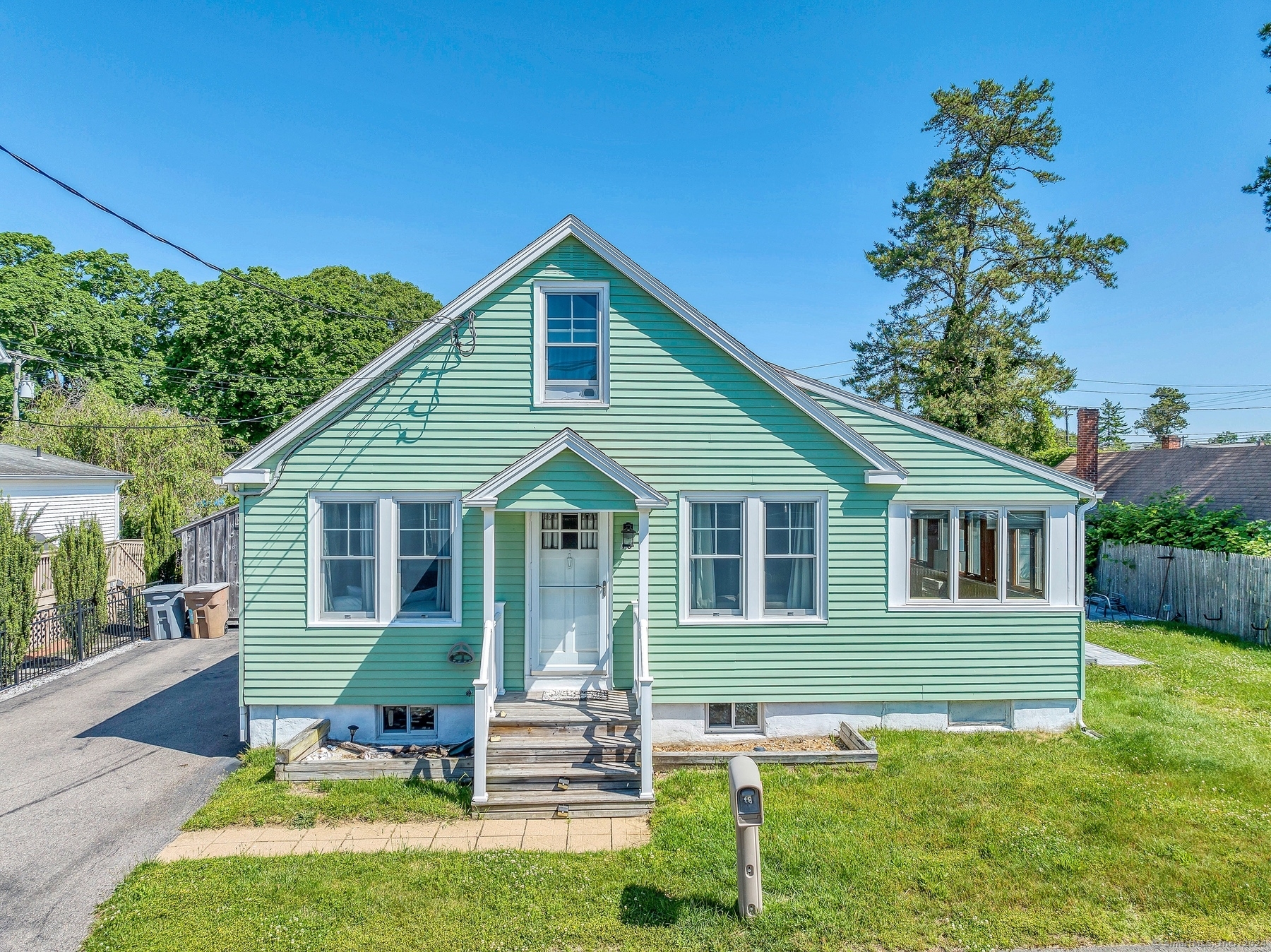 18 South Street East Lyme CT 06357