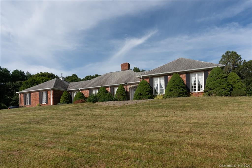 74 Strathmore Road Middlebury CT 06762