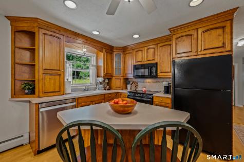 25 Aresco Drive Middlefield CT 06481