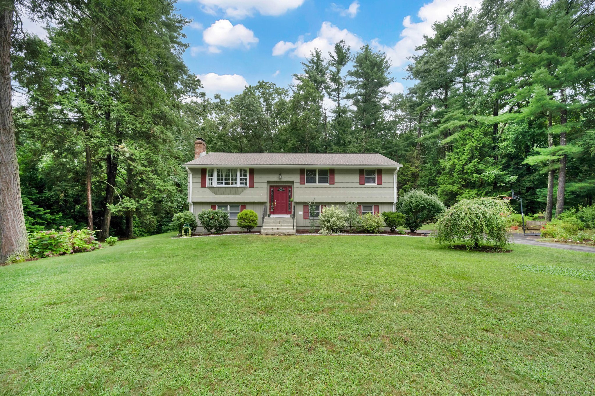 39 Munnisunk Drive Simsbury CT 06070