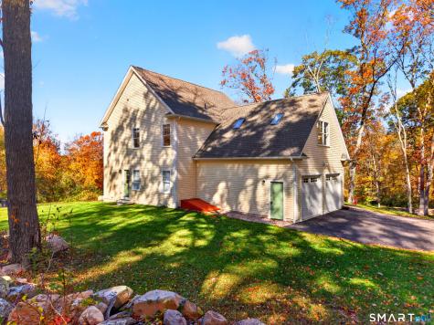 14 Wildflower Trail North Stonington CT 06359